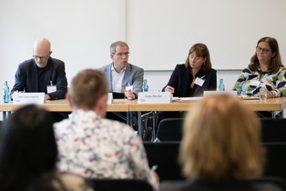 Panel: Interconnection between environmental, social and (geo)political challenges