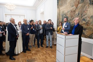 Vice Mayor of Bonn Nicole Unterseh addressing the audience at the Town Hall
